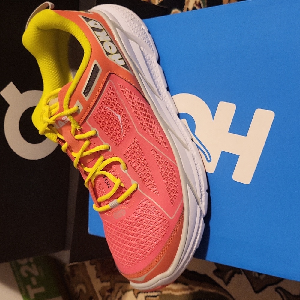 Hoka one one Clifton 1 coral white yellow Women's US 11 medium, New inbox.